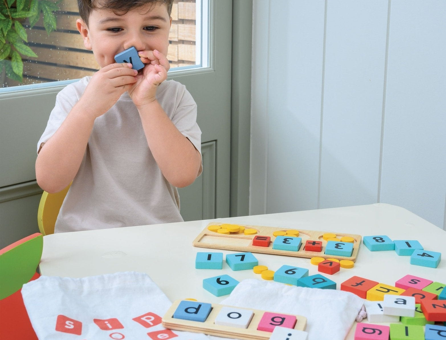 Fine Motor Skills Activities for Toddlers: 10 Simple Ideas (and the Toys That Help) - Mentari