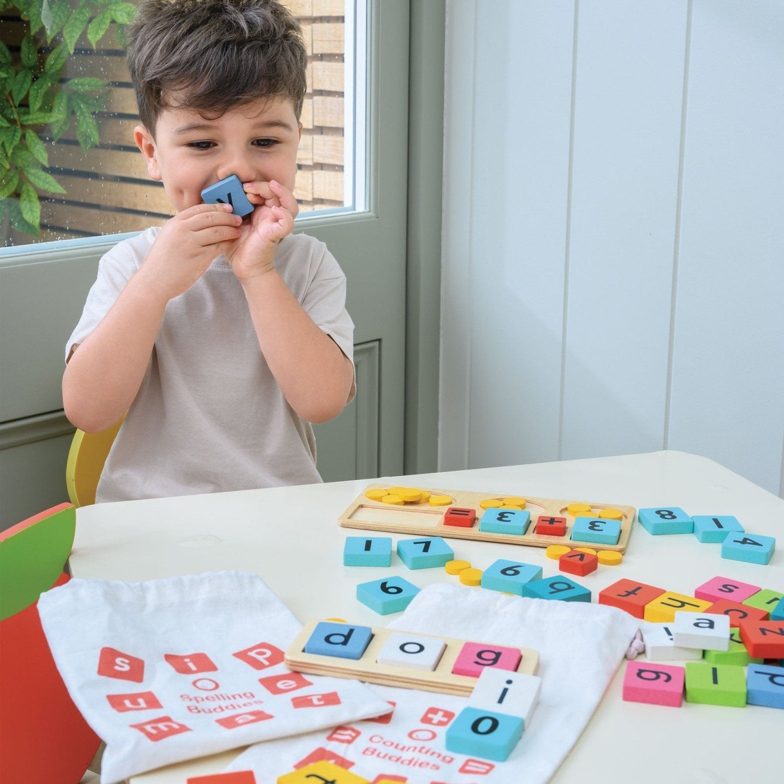 Fine Motor Skills Activities for Toddlers: 10 Simple Ideas (and the Toys That Help) - Mentari