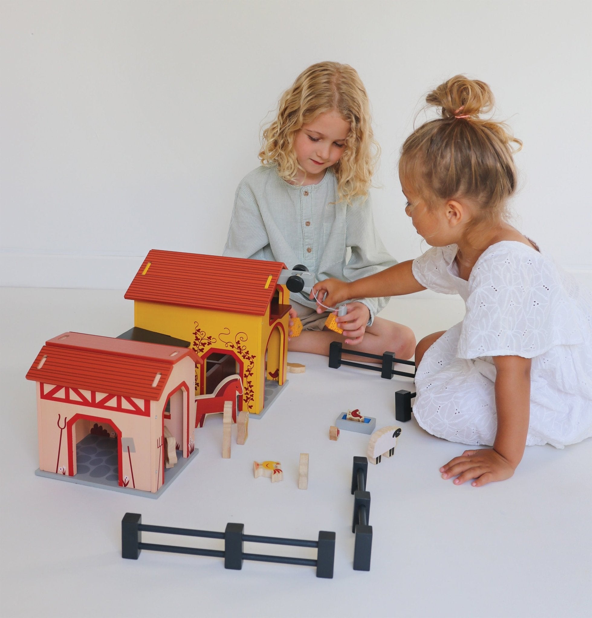 Wooden Toy Farm Barn Play Set 3+ | Mentari
