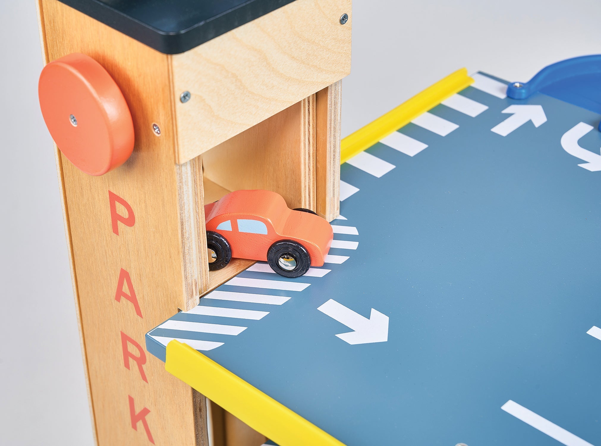 Multi-Level Garage with Lift – Mentari