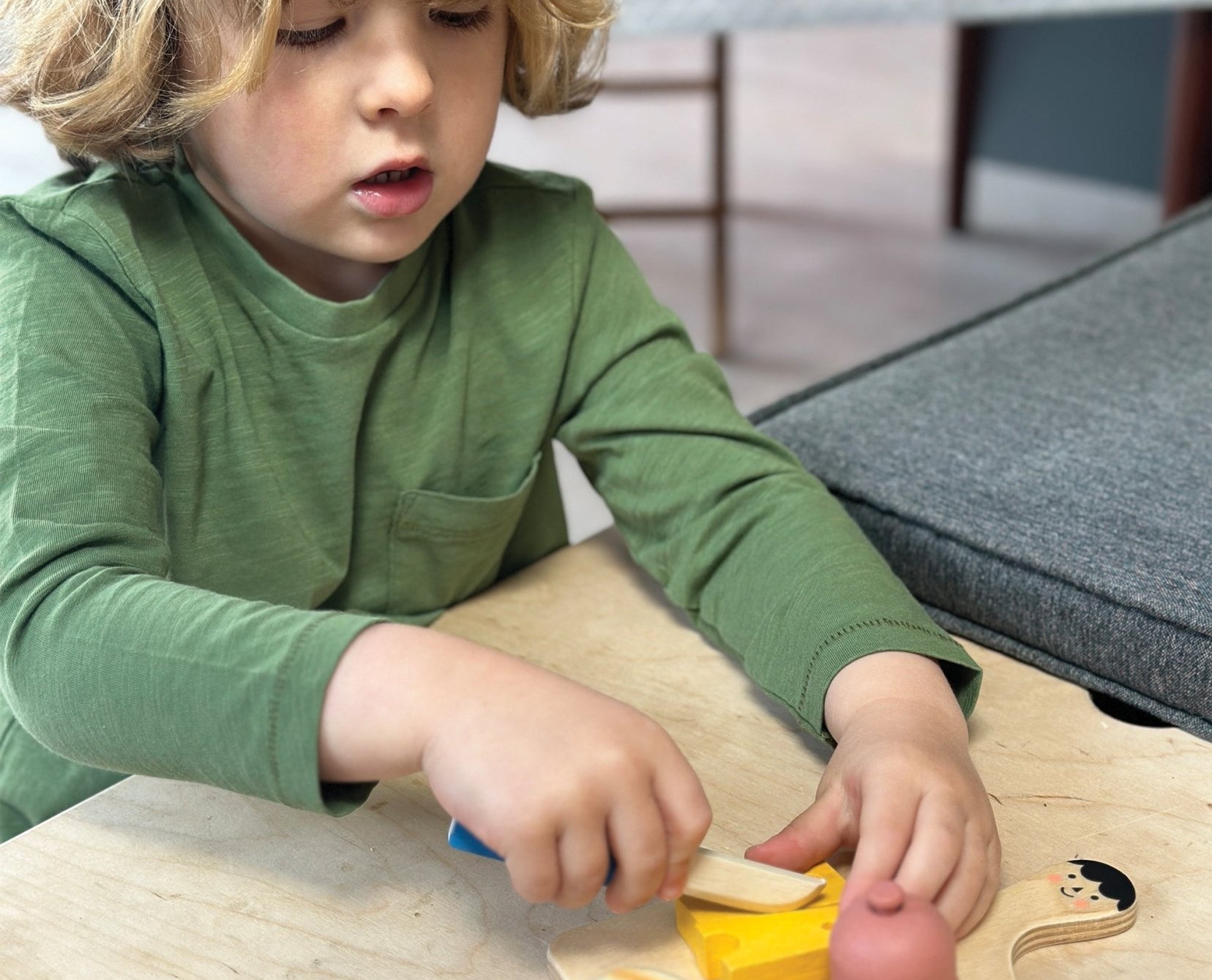 Smiley Charcuterie Chopping Board - Mentari - Sustainable Wooden Toys Made in Indonesia - Eco - Friendly Play