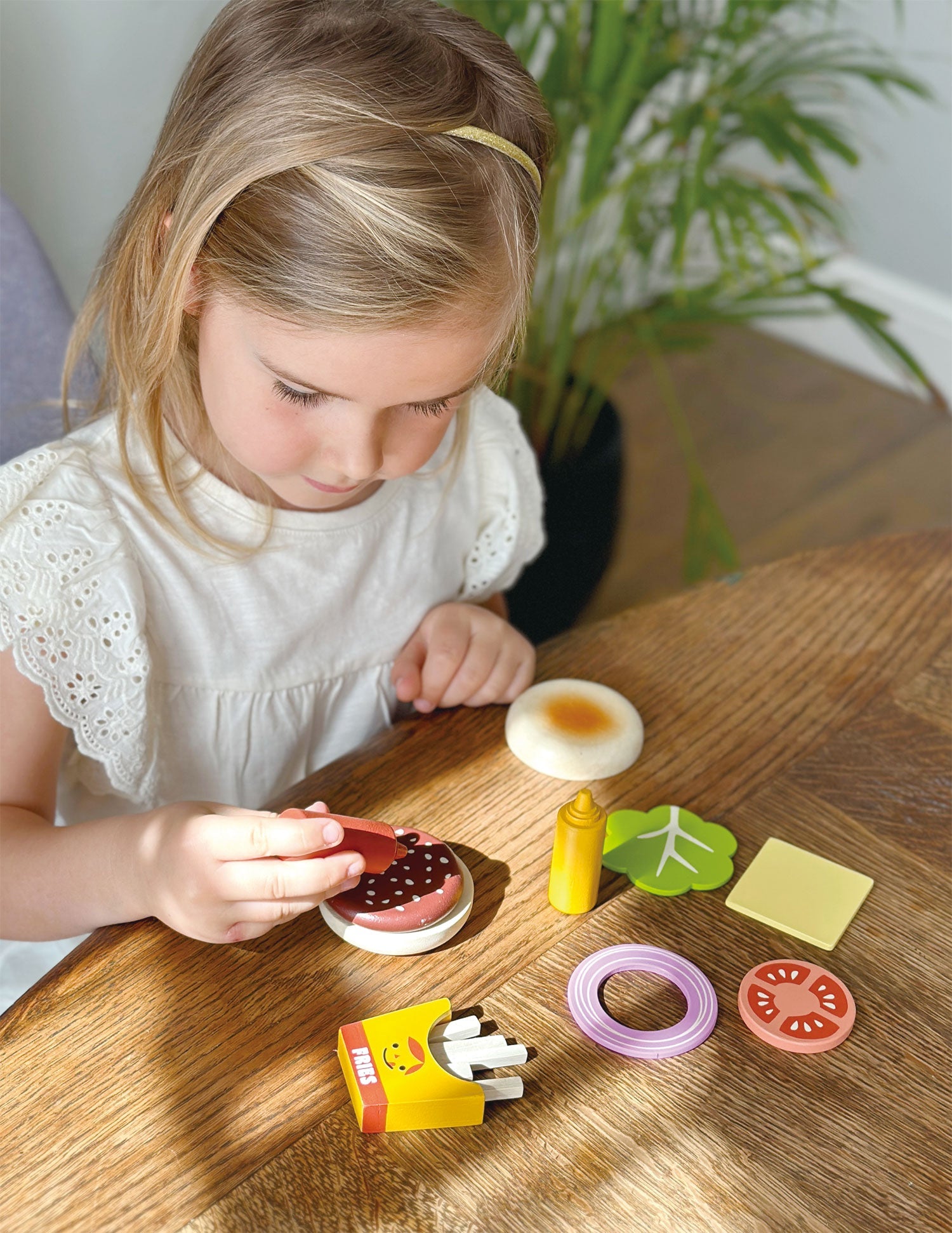 Take-out Burger Set - Mentari - Sustainable Wooden Toys Made in Indonesia - Eco-Friendly Play