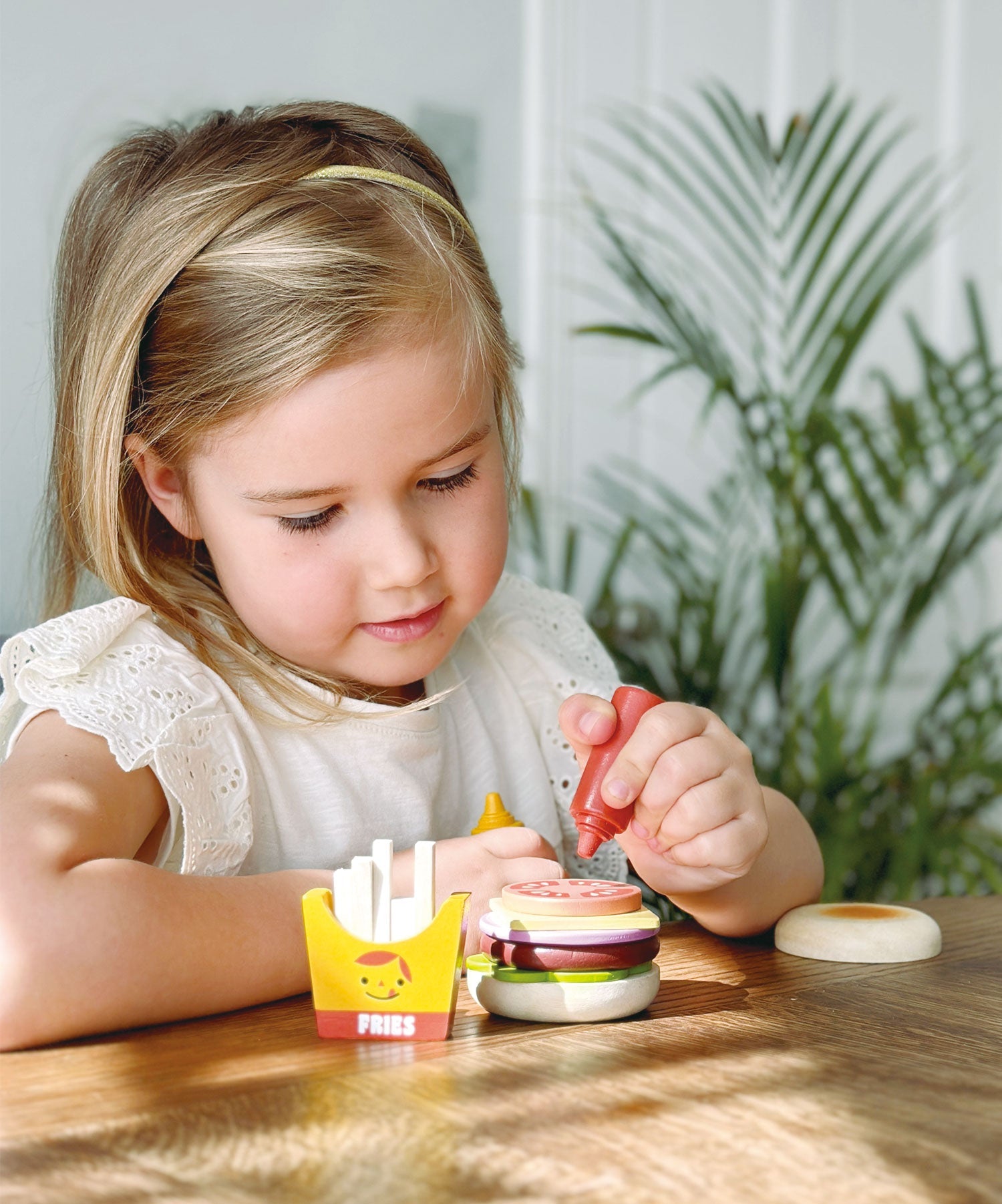 Take-out Burger Set - Mentari - Sustainable Wooden Toys Made in Indonesia - Eco-Friendly Play