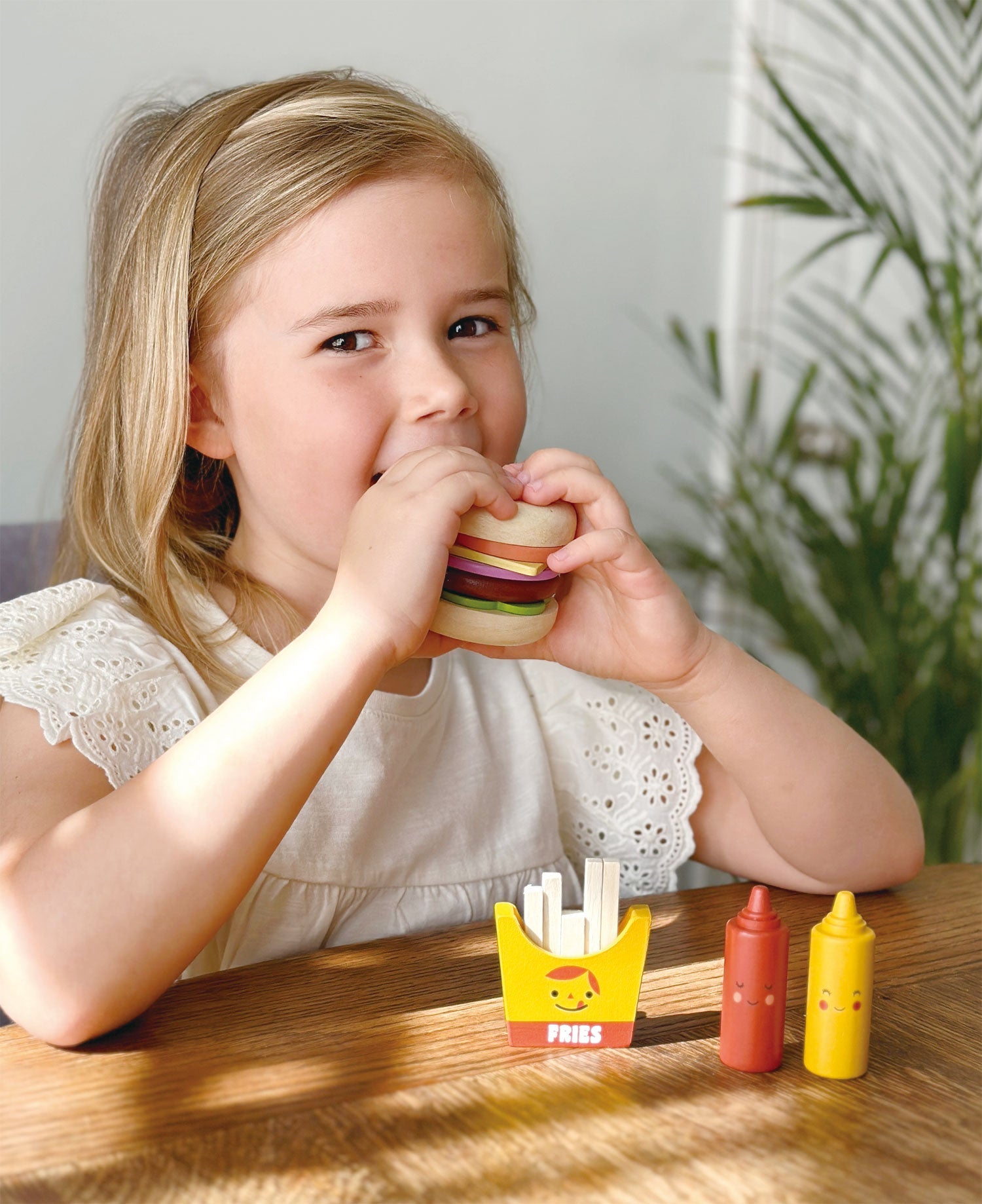 Take-out Burger Set - Mentari - Sustainable Wooden Toys Made in Indonesia - Eco-Friendly Play